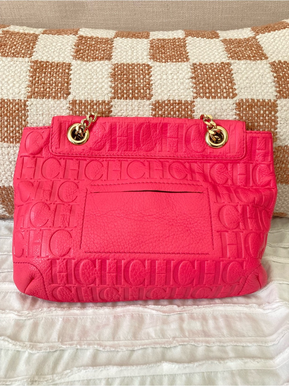 Carolina Herrera Hot Pink Leather Bow Shoulder Bag with Gold Chain - Picture 4 of 6